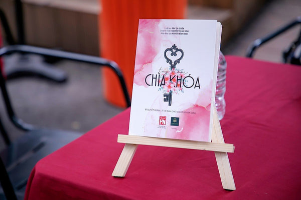 Sách Tay Hòm Chìa Khóa - Bí Quyết Quản Lý Tài Sản Cho Người Chưa Giàu - Luật Sư Đậu Thị Quyên - Doanh Nhân Nguyễn Thị Hải Bình - Nhà Đào Tạo Nguyễn Bình Minh