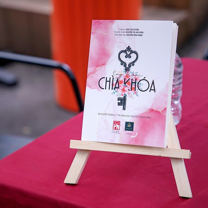 Sách Tay Hòm Chìa Khóa - Bí Quyết Quản Lý Tài Sản Cho Người Chưa Giàu - Luật Sư Đậu Thị Quyên - Doanh Nhân Nguyễn Thị Hải Bình - Nhà Đào Tạo Nguyễn Bình Minh Sách Tay Hòm Chìa Khóa - Bí Quyết Quản Lý Tài Sản Cho Người Chưa Giàu - Luật Sư Đậu Thị Quyên - Doanh Nhân Nguyễn Thị Hải Bình - Nhà Đào Tạo Nguyễn Bình Minh