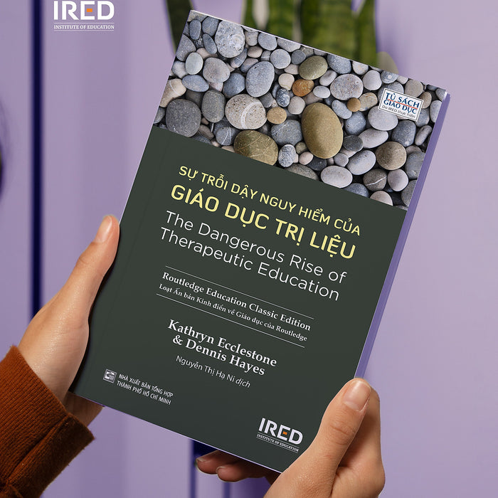 Sự Trỗi Dậy Nguy Hiểm Của Giáo Dục Trị Liệu - Kathryn Ecclestone Và Dennis Hayes - Ired Books Sự Trỗi Dậy Nguy Hiểm Của Giáo Dục Trị Liệu - Kathryn Ecclestone Và Dennis Hayes - Ired Books
