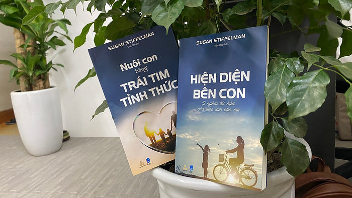Combo Hiện Diện Bên Con & Nuôi Con Bằng Trái Tim Tỉnh Thức Combo Hiện Diện Bên Con & Nuôi Con Bằng Trái Tim Tỉnh Thức