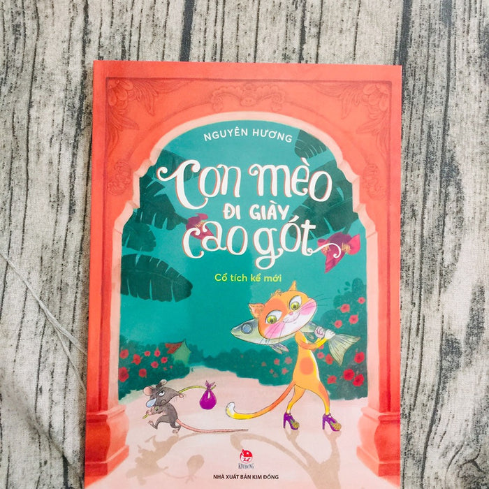 Sách - Con Mèo Đi Giày Cao Gót - Cổ Tích Kể Mới Sách - Con Mèo Đi Giày Cao Gót - Cổ Tích Kể Mới