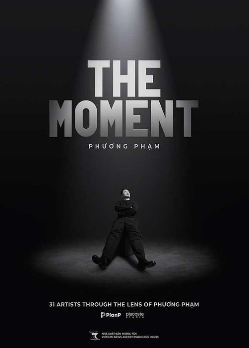 The Moment - 31 Artists Through The Lens Of Phương Phạm (Sách Ảnh) The Moment - 31 Artists Through The Lens Of Phương Phạm (Sách Ảnh)