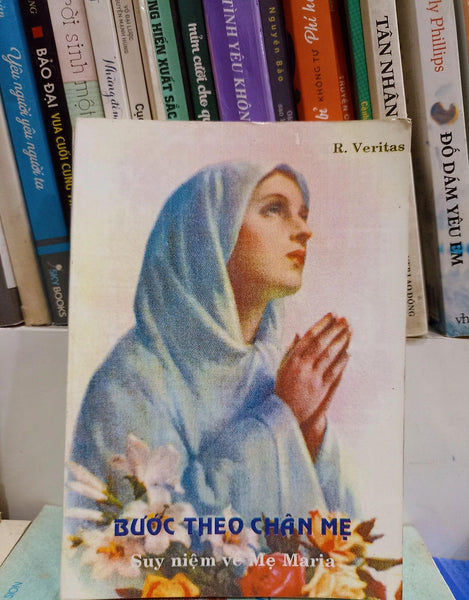 Bước Theo Chân Mẹ