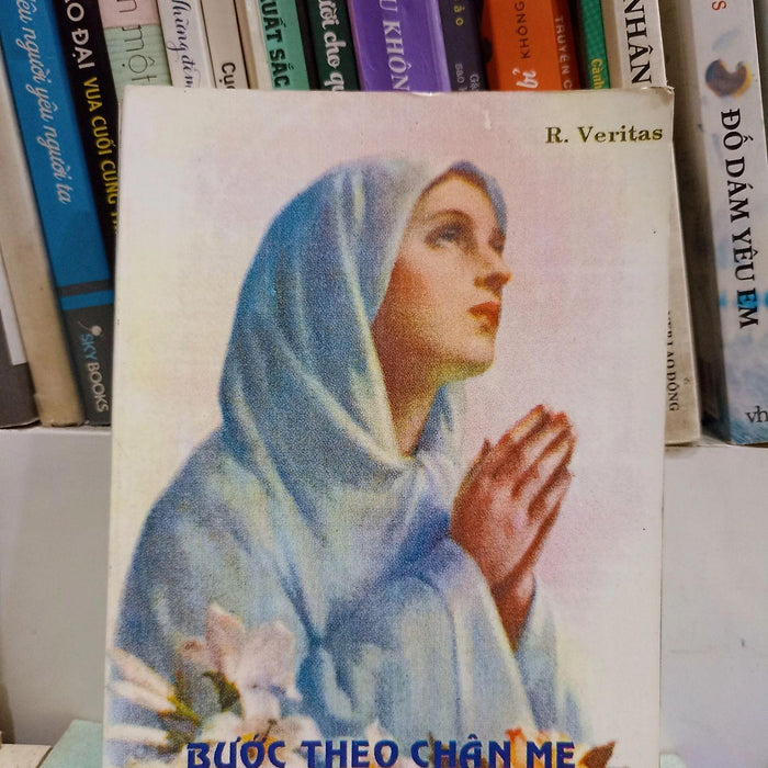 Bước Theo Chân Mẹ