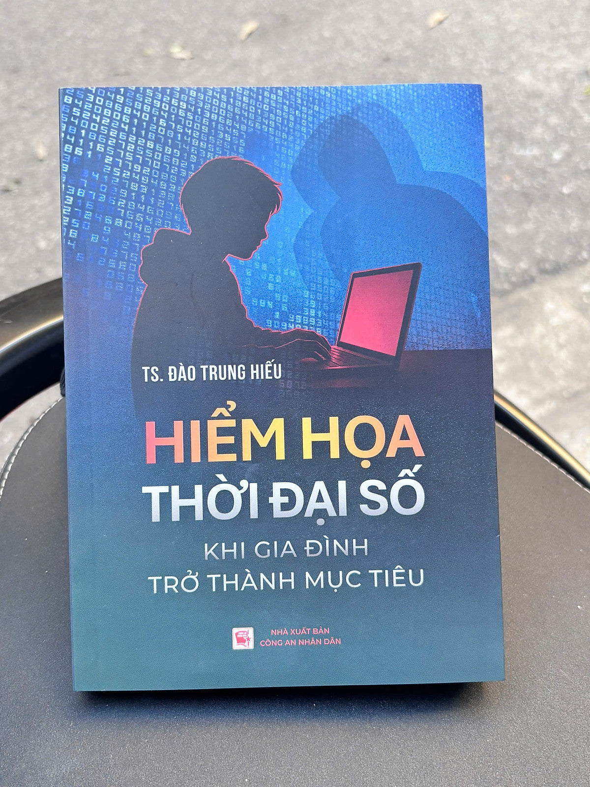 Hiểm Họa Thời Đại Số – Khi Gia Đình Trở Thành Mục Tiêu – Ts. Đào Trung Hiếu – Nxb Công An Nhân Dân
