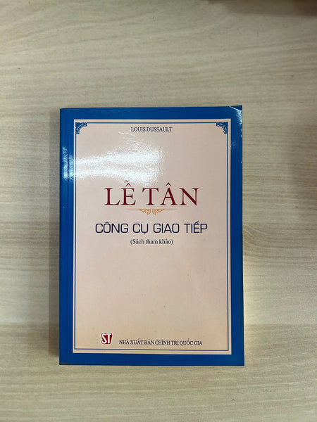 Sách - Lễ Tân - Công Cụ Giao Tiếp