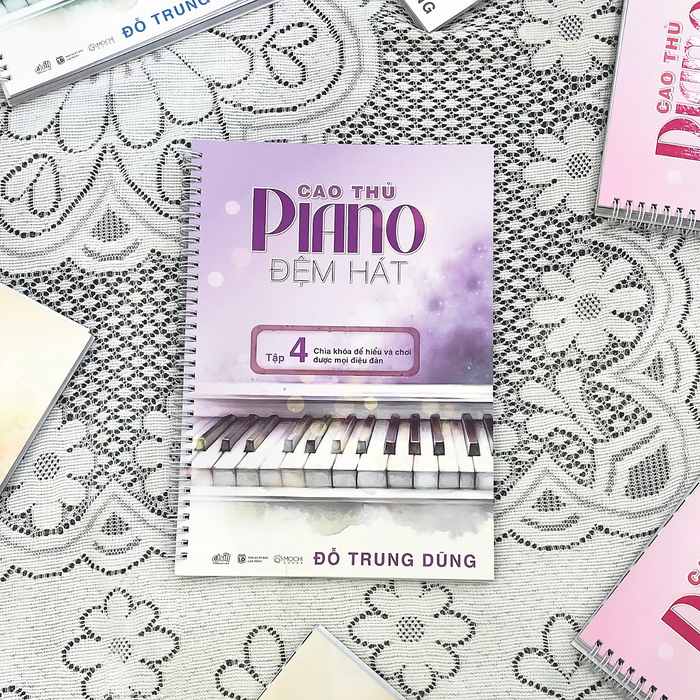 Sách - Cao Thủ Piano Đệm Hát - Tập 4: Chìa Khóa Để Hiểu Và Chơi Được Mọi Điệu Đàn