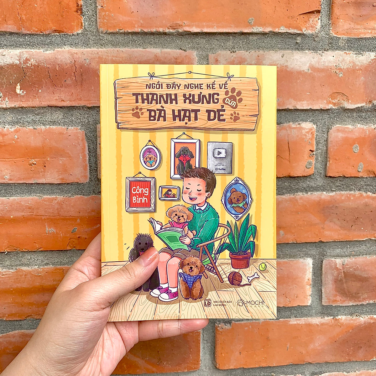 Sách - Ngồi Đây Nghe Kể Về Thanh Xưng Của Bà Hạt Dẻ
