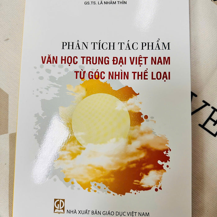 Sách - Phân Tích Tác Phẩm Văn Học Trung Đại Việt Nam Từ Góc Nhìn Đến Thể Loại