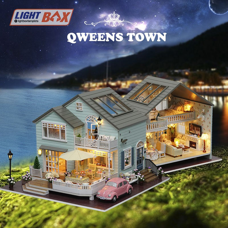 Nhà búp bê tự làm QWEENS TOWN - Tặng CÓT NHẠC, đèn LED và Khung bảo vệ MICA - XE HƠI - CHÓ CẢNH (FULL PHỤ KIỆN KEO)