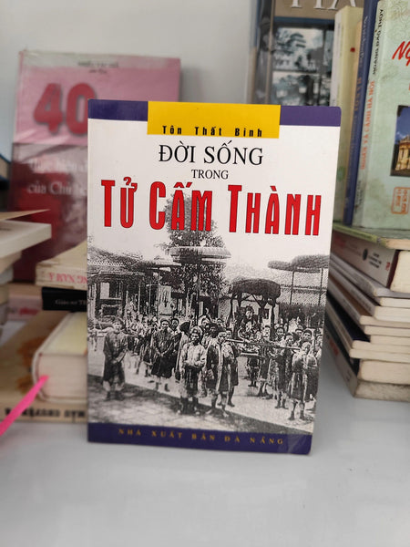 Tôn Thất Bình Đời Sống Trong Tử Cấm Thành