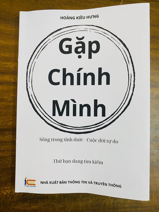 Gặp Chính Mình - Cuốn Sách Tỉnh Thức, Gia Tài Quý Báu Nhất Đức Phật Để Lại Cho Nhân Loại, Đạo Phật Và Đời Sống, Tác Giả Hoàng Kiều Hưng. Sách Quản Trị Cảm Xúc, Chữa Lành, Chuyển Hoá Tâm Thức.