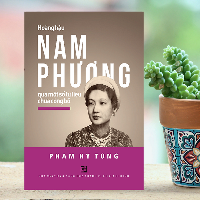 Sách Hoàng Hậu Nam Phương Qua Một Số Tư Liệu Chưa Công Bố (Tái Bản) - Phạm Hy Tùng - Nxb Tổng Hợp 200