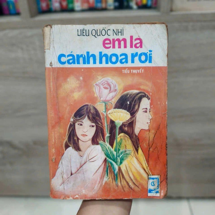 Em Là Cánh Hoa Rơi