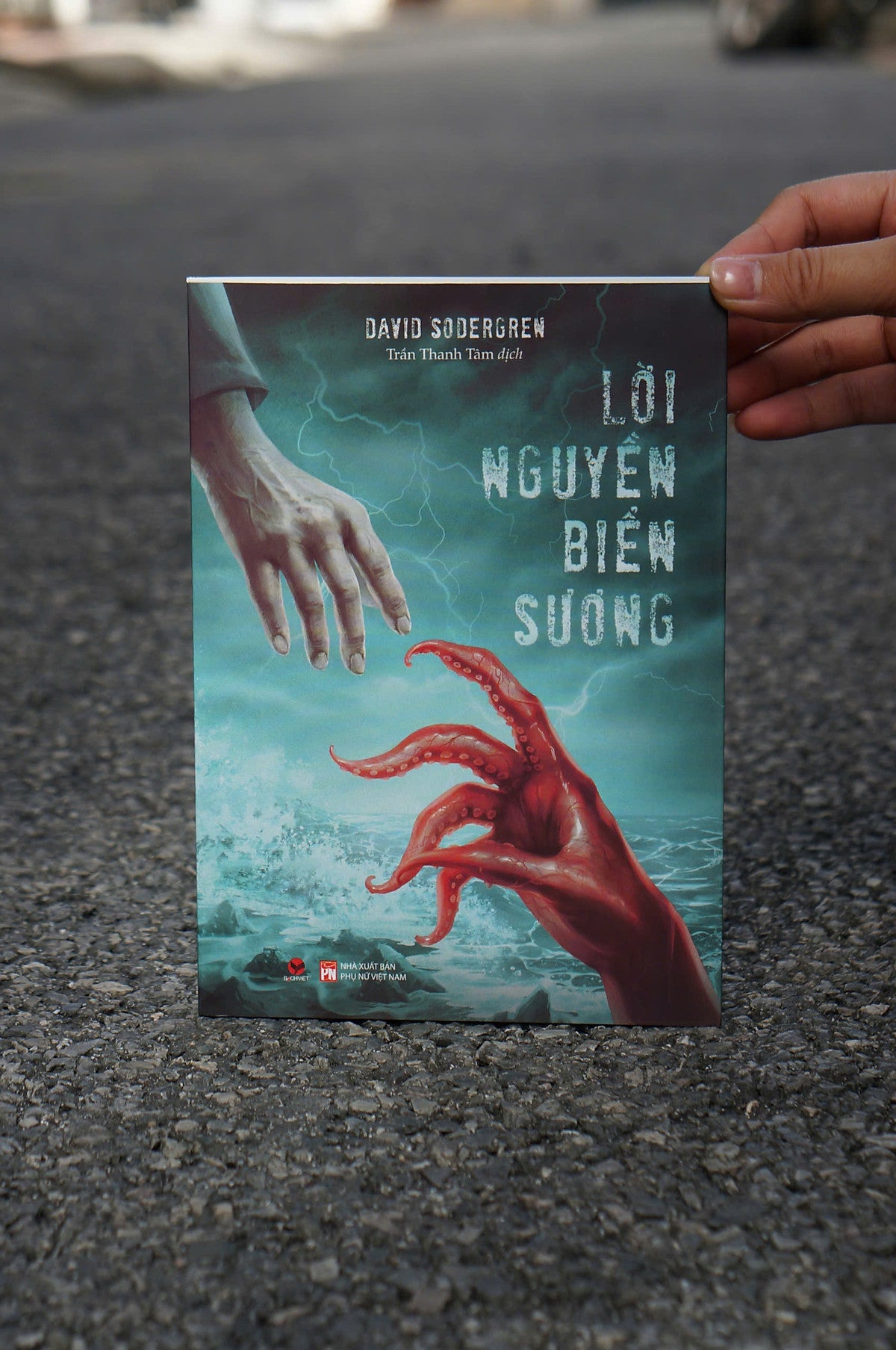 Sách - Lời Nguyền Biển Sương (Tiểu Thuyết Kinh Dị) - Bách Việt