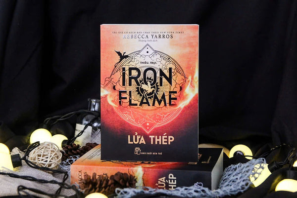 Lửa Thép - Iron Flame - Rebecca Yarros – Hoàng Anh Dịch -  Nxb Trẻ