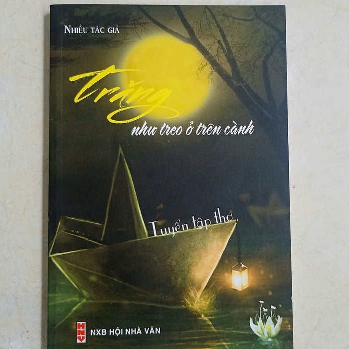 Trăng Treo Như Ở Trên Cành