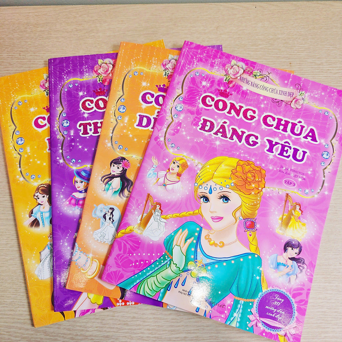 Sách - Bộ Dán Hình & Tô Màu Công Chúa 4 Cuốn: Công Chúa Dễ Thương, Công Chúa Dịu Dàng, Công Chúa Đáng Yêu, Công Chúa Thời Trang (Khổ To)