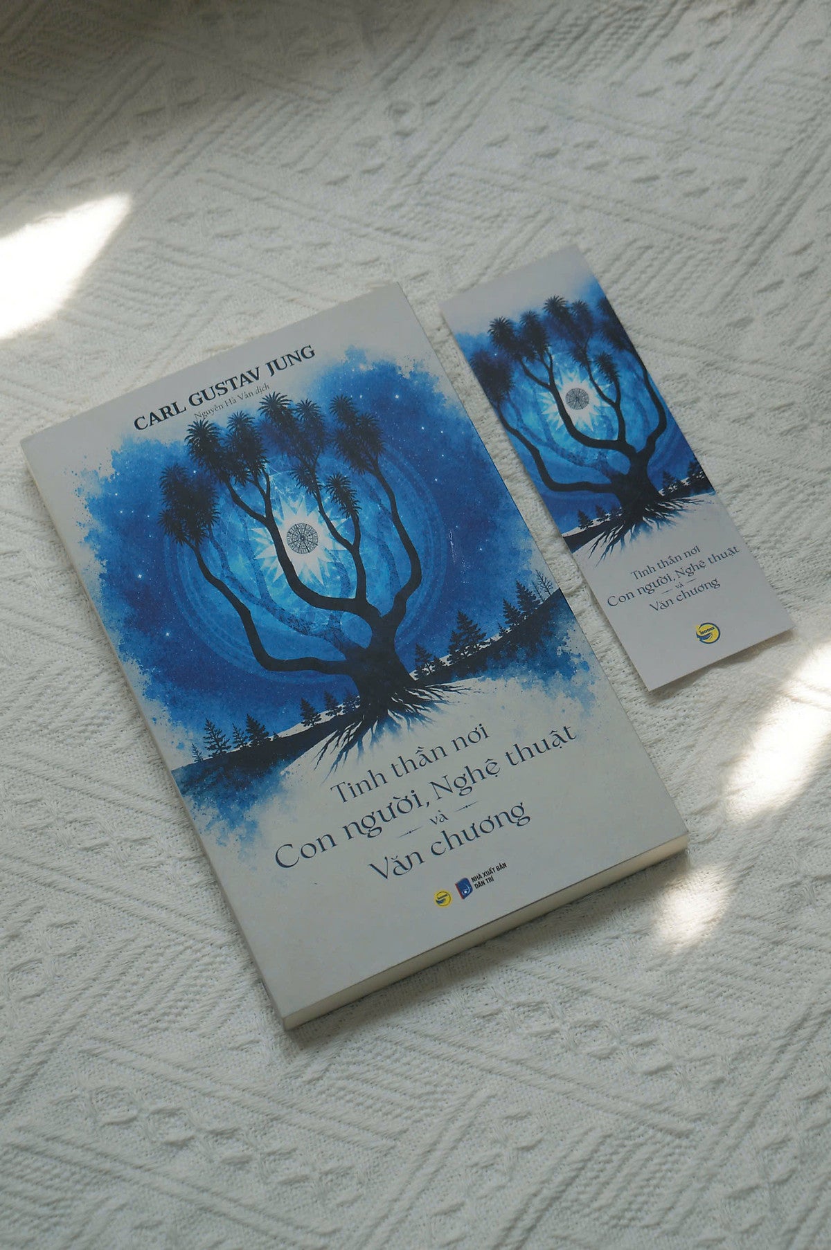Sách - Tinh Thần Nơi Con Người, Nghệ Thuật Và Văn Chương - Carl Gustav Jung - Bách Việt