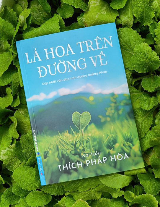 Sách Lá Hoa Trên Đường Về - Thầy Thích Pháp Hòa