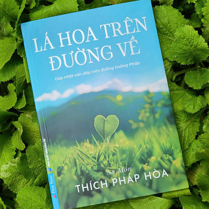Sách Lá Hoa Trên Đường Về - Thầy Thích Pháp Hòa