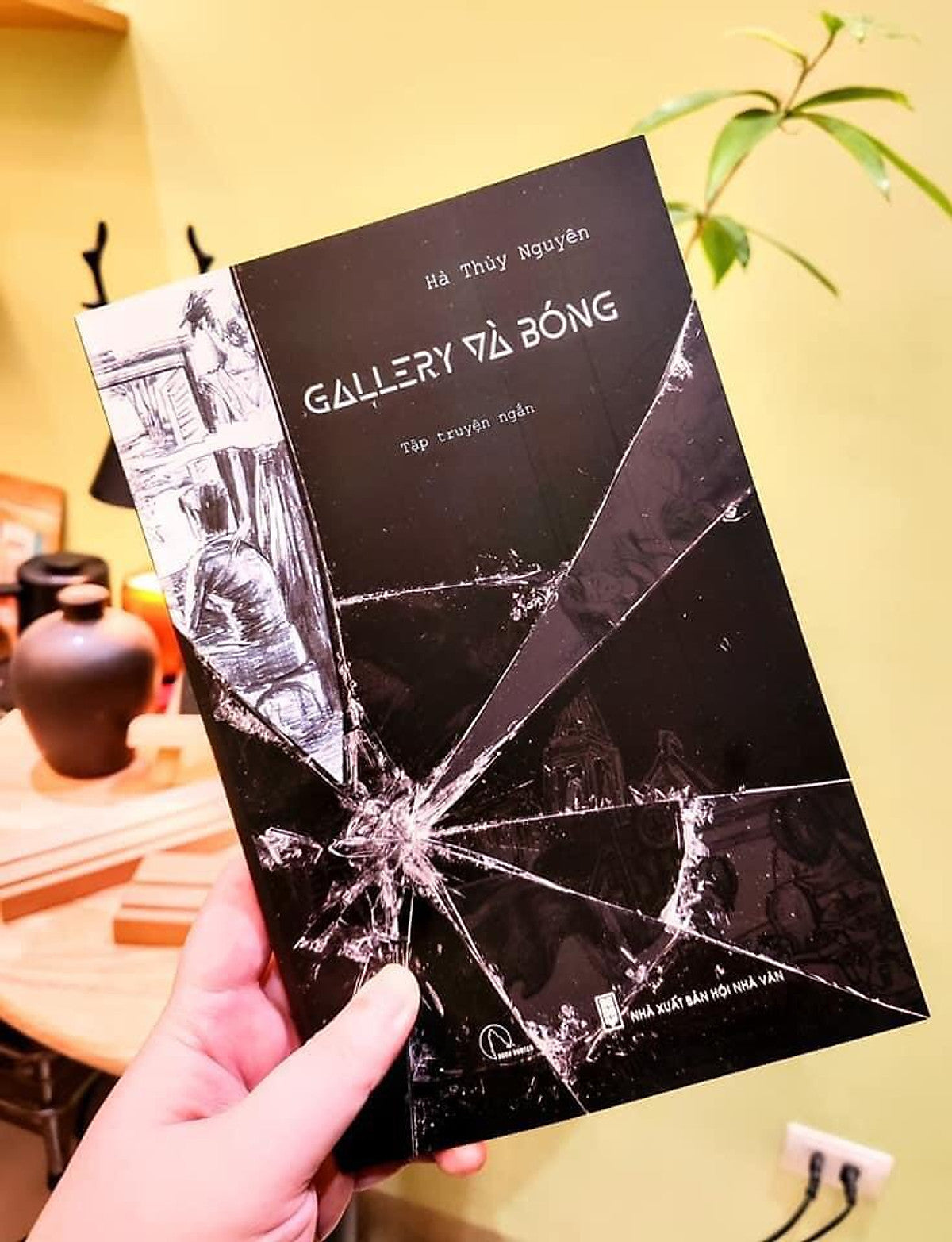 Gallery Và Bóng - Hà Thủy Nguyên (Tập Truyện Ngắn) - Chữ Ký Tác Giả (Số Lượng Có Hạn)