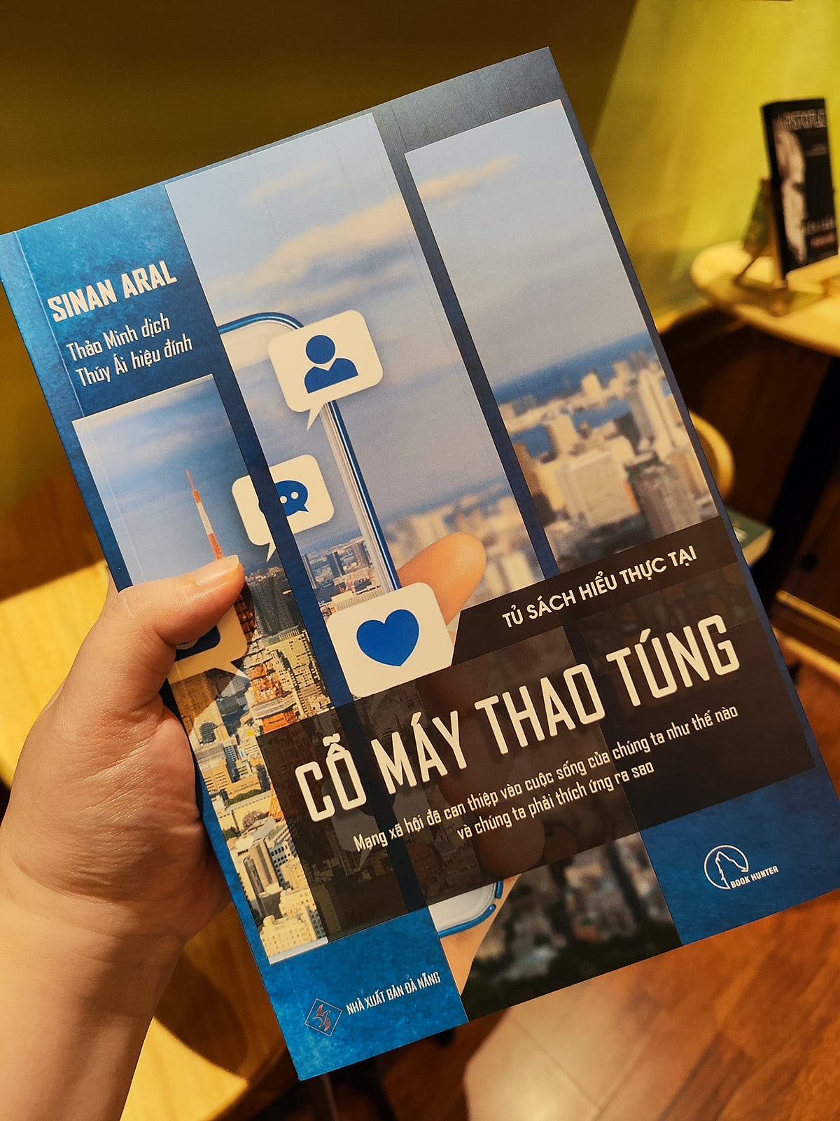(Tủ Sách Hiểu Thực Tại) Bộ Tứ Ma Trận Truyền Thông: Cỗ Máy Thao Túng - Mạng Xã Hội Đã Can Thiệp Vào Cuộc Sống Của Chúng Ta Như Thế Nào Và Chúng Ta Phải Thích Ứng Ra Sao – Sinan Aral - Thảo Minh Dịch – Lyceum