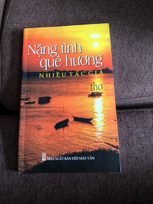 Nặng Tình Quê Hương - Thơ Việt Nam