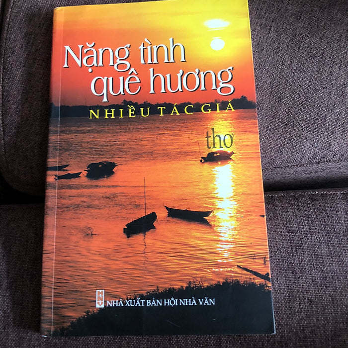 Nặng Tình Quê Hương - Thơ Việt Nam