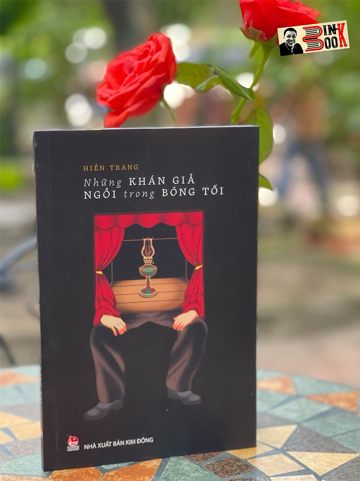 (Tranh Minh Hoạ In Màu) Những Khán Giả Ngồi Trong Bóng Tối - Hiền Trang - Nxb Kim Đồng