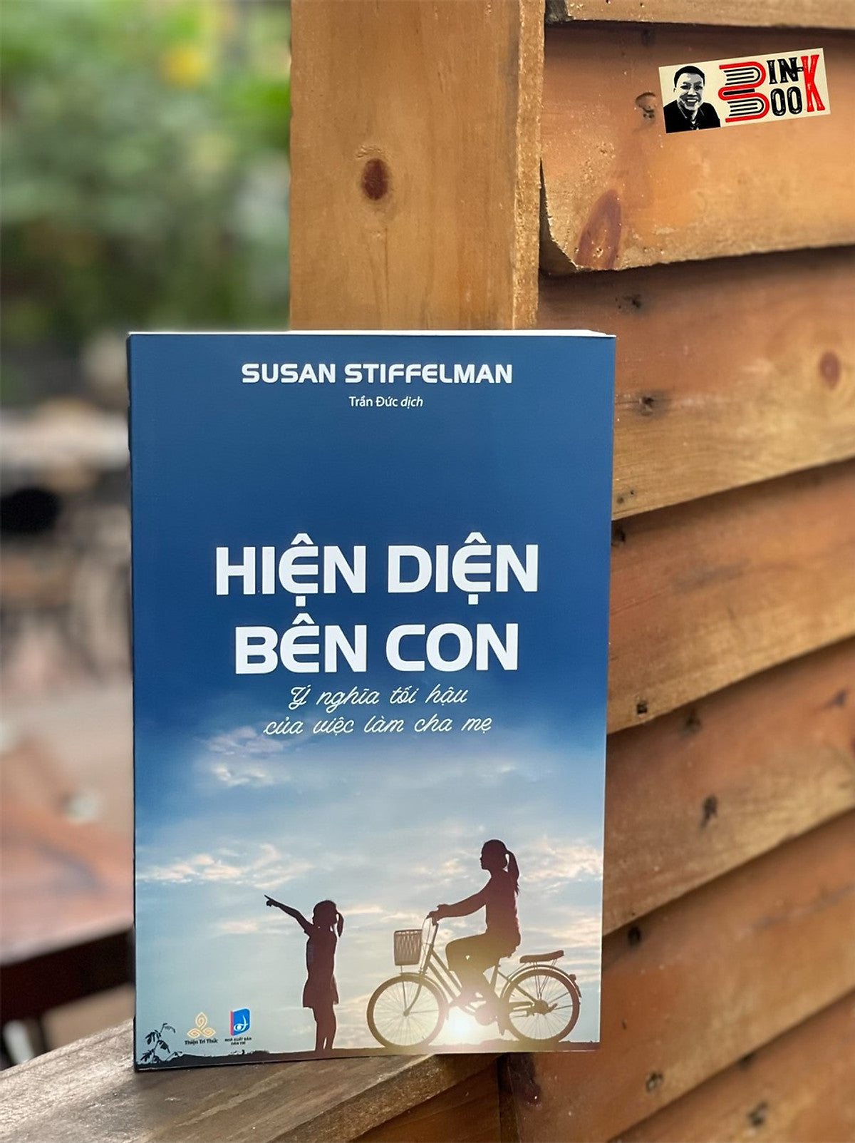 Hiện Diện Bên Con - Ý Nghĩa Tối Hậu Của Việc Làm Cha Mẹ - Susan Stiffelman - Thiện Tri Thức - Nxb Dân Trí